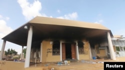 美国驻利比亚班加西领事馆2012年9月11日遇袭一天后的情景。（资料照）