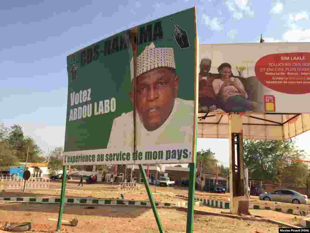 "L’expérience au service de mon pays", indique cette affiche du candidat Abdou Labo du CDS-Rahama, pour la présidentielle du dimanche, Niamey, Niger, 17 février 2016