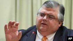 Agustin Carstens, president of Mexico's Central Bank, right, speaks during a press conference in Brasilia, Wednesday, June 1, 2011