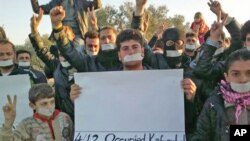 مظاهره کنندگان سوری در مخالفت با بشارالاسد