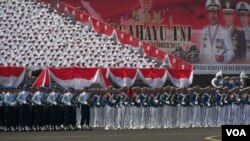 Perayaan ulang tahun ke-67 Tentara Nasional Indonesia di Bandar Udara Halim Perdanakusuma, Jakarta. (VOA/Andylala Waluyo)