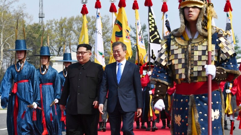North, South Korean Leaders Hold Historic Meeting