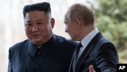 블라디미르 푸틴 러시아 대통령과 김정은 북한 국무위원장이 25일 블라디보스토크에서 회담했다.