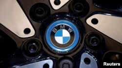 Korea Selatan, Senin (24/12), mengancam akan mendenda BMW 9,9 juta dolar dan mengajukan gugatan kriminal terhadap produsen mobil itu, atas tuduhan tidak segera menarik dari peredaran mobil-mobilnya yang diduga memiliki masalah mesin yang bisa memicu kebakaran. (Foto: ilustrasi).