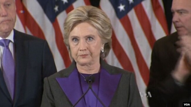 Hillary Clinton saat menyampaikan pidato kekalahan dan mengucapkan selamat kepada Donald Trump, 9 November 2016.