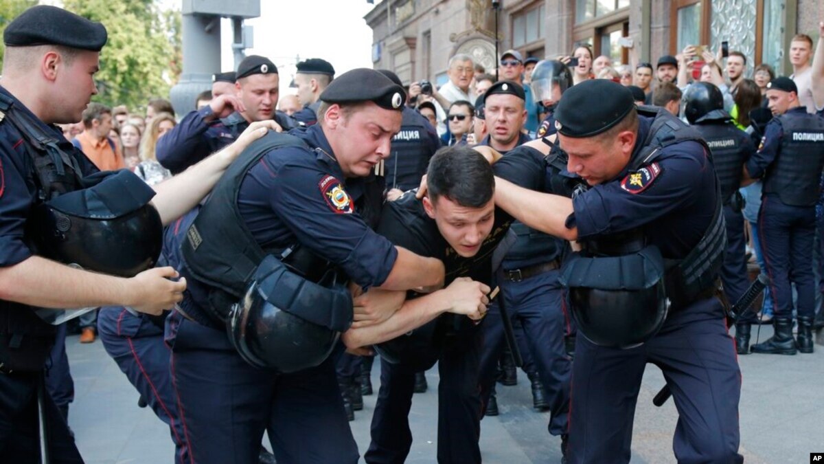 俄罗斯官媒：俄罗斯警察逮捕了1074名示威者