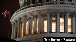 Điện Capitol, trụ sở Quốc hội Hoa Kỳ tại thủ đô Washington, trước cuộc biểu quyết về kế hoạch kích thích kinh tế giữa mùa dịch Covid-19 ngày 25/3/2020. REUTERS/Tom Brenner