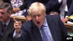 Le Premier ministre britannique Boris Johnson s'exprimant lors de sa première séance de questions à la Chambre des communes à Londres le 4 septembre 2019.