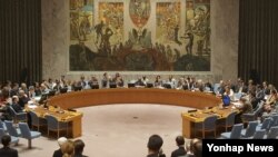 지난해 11월 미국 뉴욕 유엔본부에서 유엔 안전보장이사회가 전체회의를 열고 북한의 5차 핵실험에 대응하는 대북제재결의안을 채택했다. 유엔 안보리 결의 2321호는 북한 외교관 숫자를 줄이도록 하는 내용을 담고 있다. 