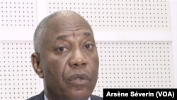 Le vice-premier ministre Firmin Ayessa, annonçant la rigueur dans l'assainissement de la Fonction publique, à Brazzaville en 2018, le 29 janvier 2019. (VOA/Arsène Séverin)