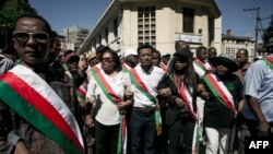 Les députés de l'opposition malgache dans les rues d'Antananarivo, le 25 avril 2018