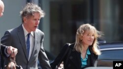 Actress Felicity Huffman with her brother Moore Huffman Jr., left, at federal court in Boston, Massachusetts, April 3, 2019, to face charges in a nationwide college admissions bribery scandal.