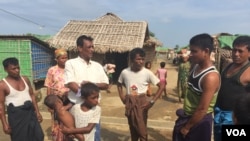 ជនភៀសខ្លួន Rohingya នៅឯជំរំ Dar Pang សម្រាប់​ជន​គ្មាន​ទីលំនៅ​ នៅតំបន់​ក្រៅ​ក្រុង​ Sittwe ប្រទេស​មីយ៉ាន់ម៉ា កាលពីថ្ងៃទី៤ ខែមិថុនា ឆ្នាំ២០១៥។
