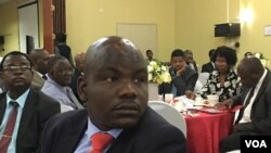 UMayor wako Bulawayo, uMnu. Solomon Mguni usekelwa nguMnu. Tinashe Kambarami ongafunwa libandla leMDC elikhokhelwa nguMnu. Nelson Chamisa.