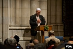 Muslims conduct an unprecedented worship service at the Washington National Cathedral in Washington, D.C., Nov. 14, 2014. (D. Manis / VOA)