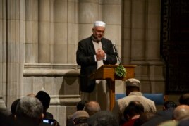 Muslims conduct an unprecedented worship service at the Washington National Cathedral in Washington, D.C., Nov. 14, 2014. (D. Manis / VOA)