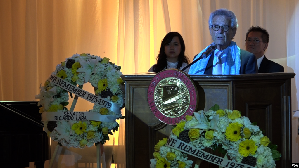 Congressman Alan Lowenthal speaks at the Remembrance Day organized by Cambodian-Americans in Long Beach, California. (Say Mony/VOA Khmer)