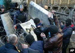 People clash with police at the regional administration building in Donetsk, Ukraine, April 6, 2014.