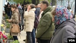 Киев, 23 апреля, 2017 года. Украинцы пришли почтить память погибших в Антитеррористической операции на востоке страны
