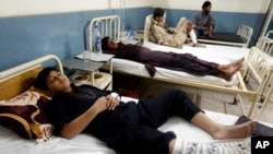 زلزلے کے بعد زخمی اسپتال میں زیر علاج ہیں۔
