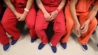 Những người bị giam giữ tại trung tâm giam giữ di trú ở Adelanto bang California
