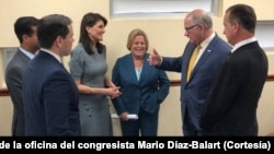 Nikki Haley se reunió con legisladores hispanos en la Universidad de Florida.