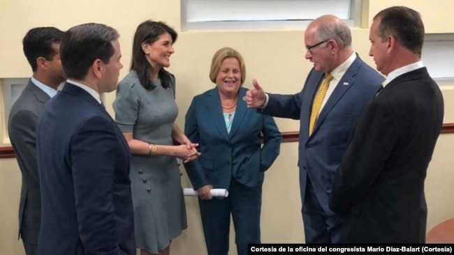 Nikki Haley se reunió con legisladores hispanos en la Universidad de Florida.