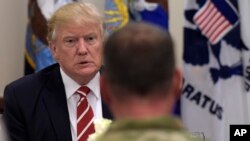 President Donald Trump has lunch with troops while visiting U.S. Central Command and U.S. Special Operations Command at MacDill Air Force Base, Florida, Feb. 6, 2017. 