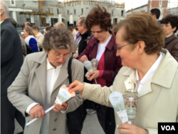 Every 22nd of the month since Pope John Paul II's death, people in Krakow have been holding a vigil, hoping he would be canonized, April 22, 2014. (Jerome Socolovsky/VOA)