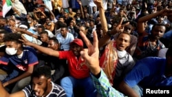 تظاهرات سودانی‌ها در برابر عمر بشیر