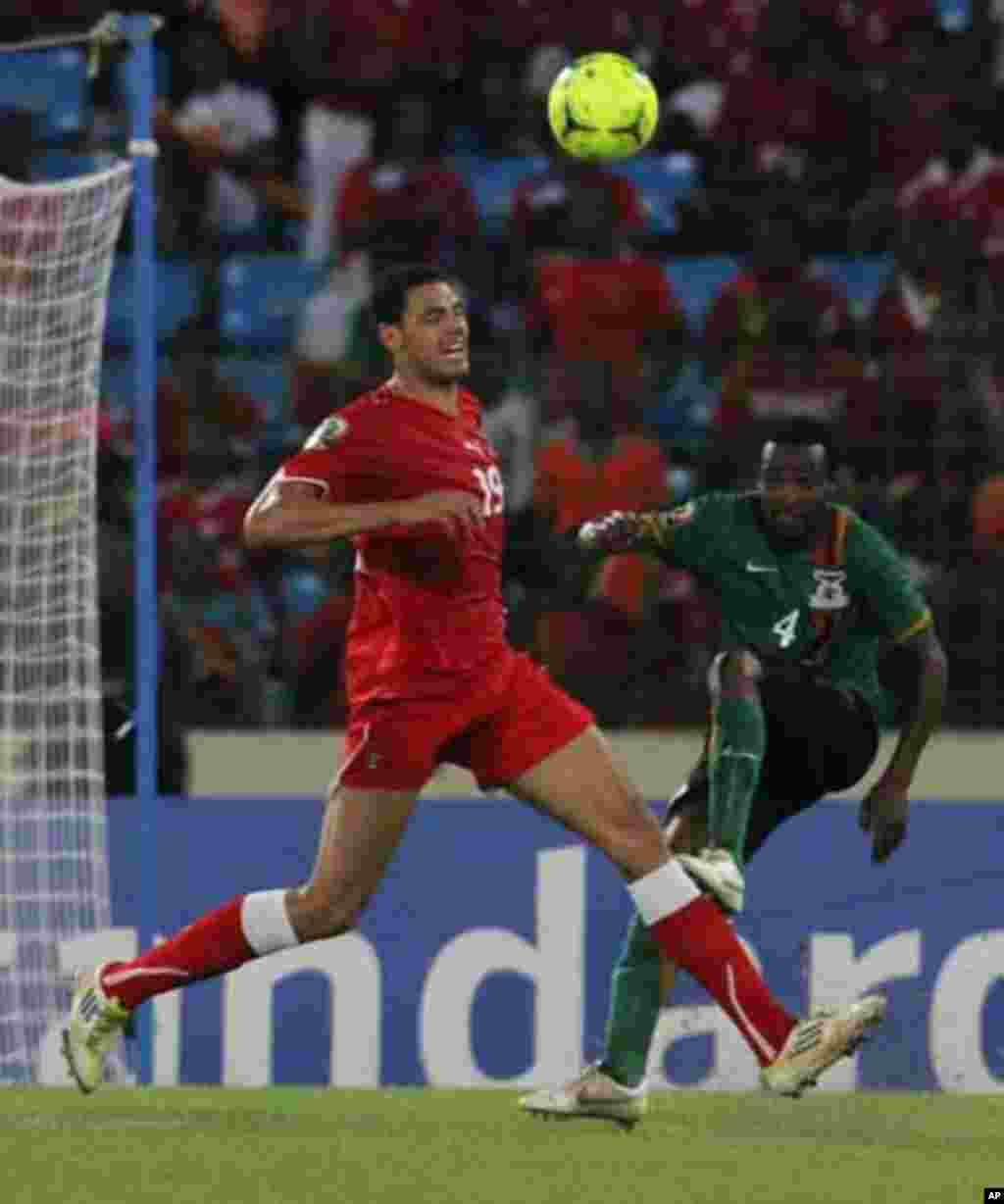Ivan Fabiani (L) of Equatorial Guinea fights for the ball with Joseph Musonda of Zambia during their African Nations Cup soccer match in Malabo January 29, 2012.