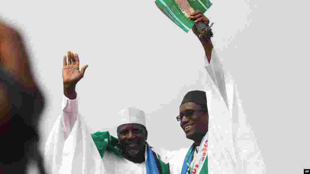 Attahiru Bafarawa da Nuhu Ribadu 