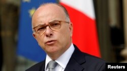 Ministro Bernard Cazeneuve 