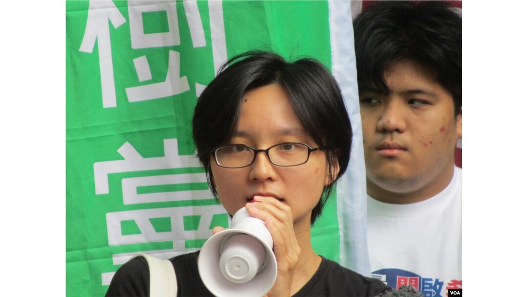 台湾人权促进会秘书长邱伊翎（美国之音张永泰拍摄）