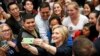 Hillary Clinton: La Universidad Trump "es una estafa"