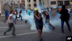 Demonstrasi anti-pemerintah di Caracas, Venezuela. April 6, 2017. (AP)