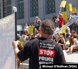 More than 100 people gather outside Los Angeles City Hall to protest police mistreatment of minorities, May 2, 2015. (Credit: Michael O'Sullivan/VOA)