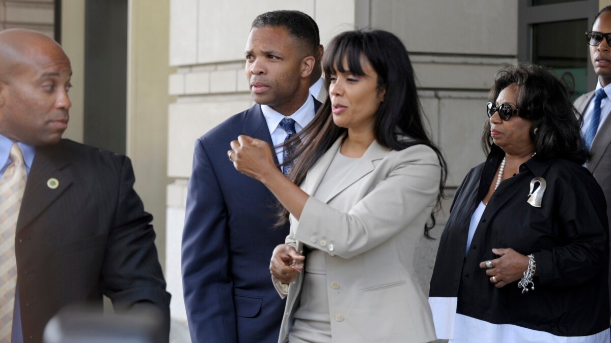 Congressman Jesse Jackson Jr., Wife Sentenced to Prison