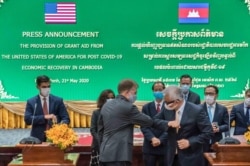 U.S. Ambassador W. Patrick Murphy elbow-greets Cambodian Minister of Economy and Finance, Aun Pornmoniroth, at an event announcing the U.S. assistance of $7.5 million, and a total of $11 million since the COVID-19 outbreak, supporting Cambodia’s response to the pandemic and its economic recovery process, in Phnom Penh, Cambodia, May 21, 2020. (Photo courtesy of U.S. Embassy in Cambodia)