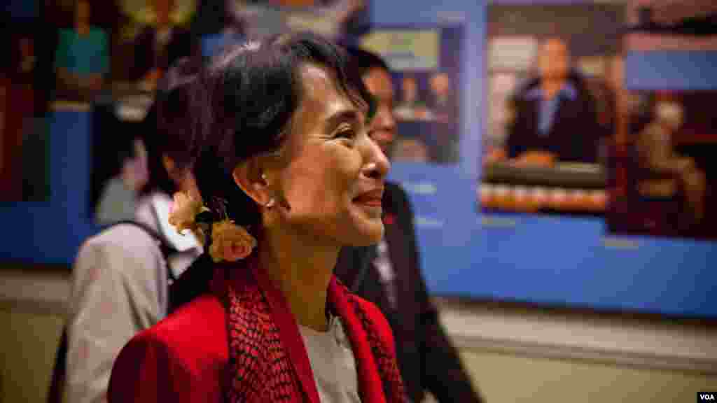 After her interview in VOA&rsquo;s Studio 50, Aung San Suu Kyi, tours the building before meeting with the Burmese Service.