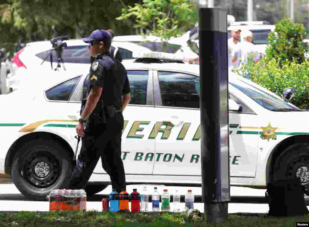 A police office armed with a rifle guards the entrance to Our Lady of the Lake Hospital after a fatal shooting of police officers in Baton Rouge, Louisiana, July 17, 2016.