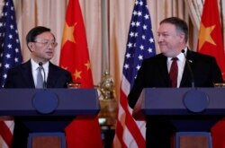 ဝန်ကြီး Mike Pompeo နဲ့ တရုတ်နိုင်ငံ ထိပ်တန်းသံတမန်၊ ပေါ်လစ်ဗြူရိုအဖွဲ့ဝင် Yang Jiechi။