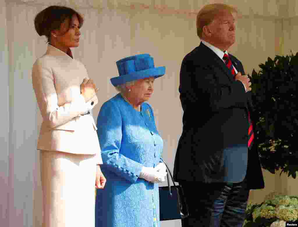 نواختن سرود ملی در مراسم استقبال از پرزیدنت ترامپ و بانوی اول در کاخ ویندزور لندن &nbsp;