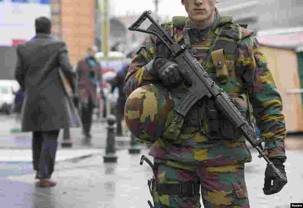 A Belgian soldier guards an entrance to the European Council headquarters in central Brussels, Belgium, Jan. 19, 2015.