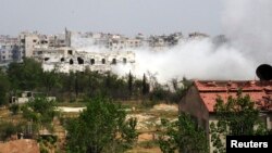 12일 시리아 수도 다마스쿠스 외곽에서 정부군과 반군 사이에 교전이 벌어졌다.