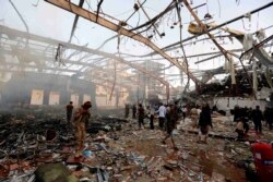یمن کے دارالحکومت صنعا میں سعودی قیادت کے فضائی حملے کے بعد تباہی کا ایک منظر، فائل فوٹو