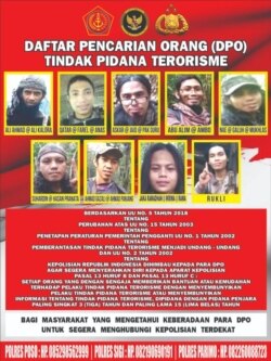 Daftar Pencarian Orang (DPO) Tindak Pidana Terorisme yang memuat foto dan indentitas sembilan anggota kelompok MIT. (Foto: Humas Polda Sulteng)