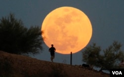 Running at night (Photo: Reuters)