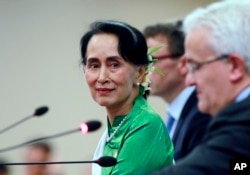 Myanmar State Counsellor and Foreign Minister Aung San Suu Kyi smiles as she talks to journalists during a press conference in Naypyitaw, Myanmar, Nov. 21, 2017