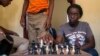 Reine des échecs en Ouganda; un passeport pour quitter le bidonville